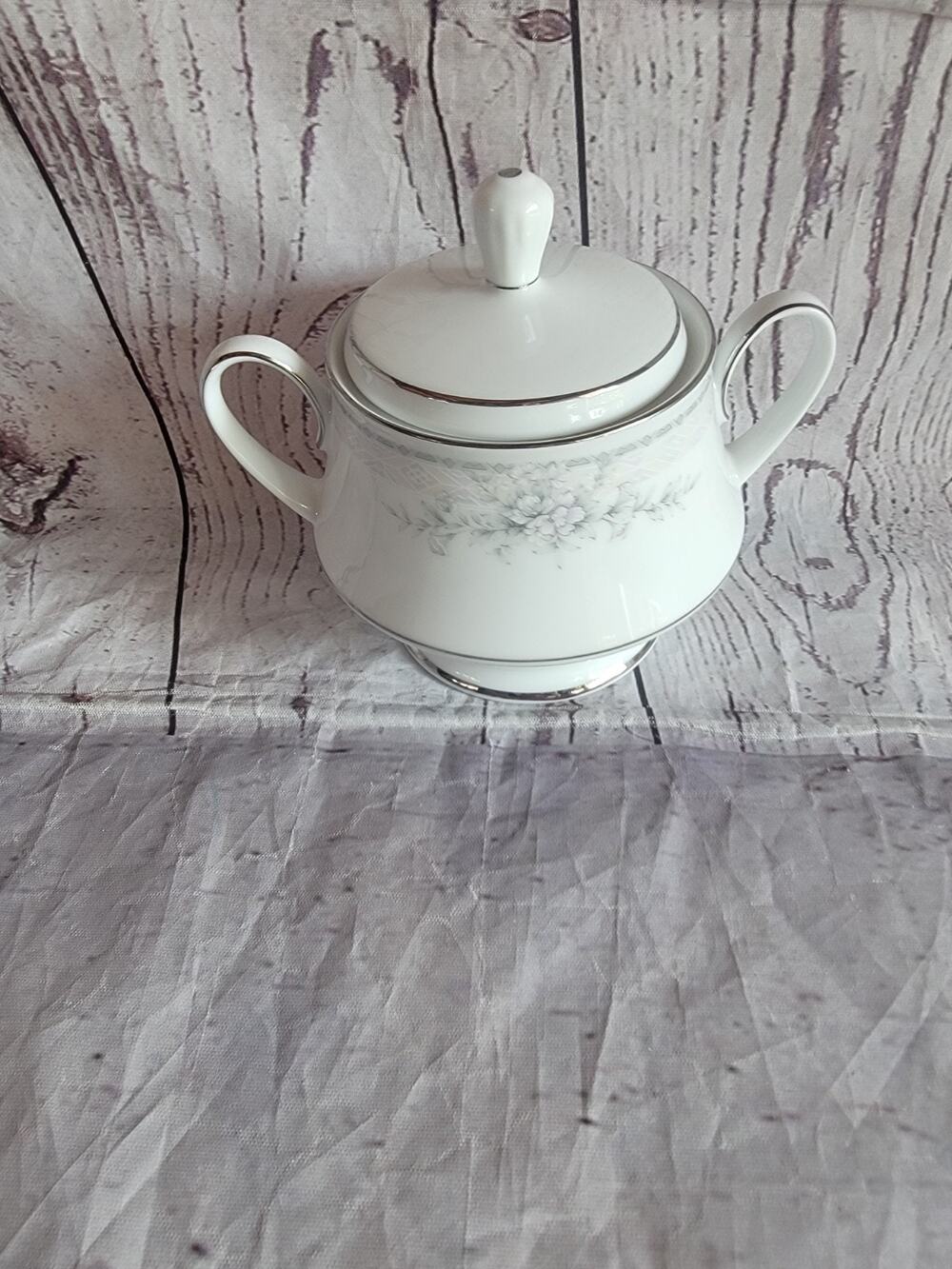 Noritake "Sweet Leilani 3482" 4 3/4 Inch Sugar Bowl